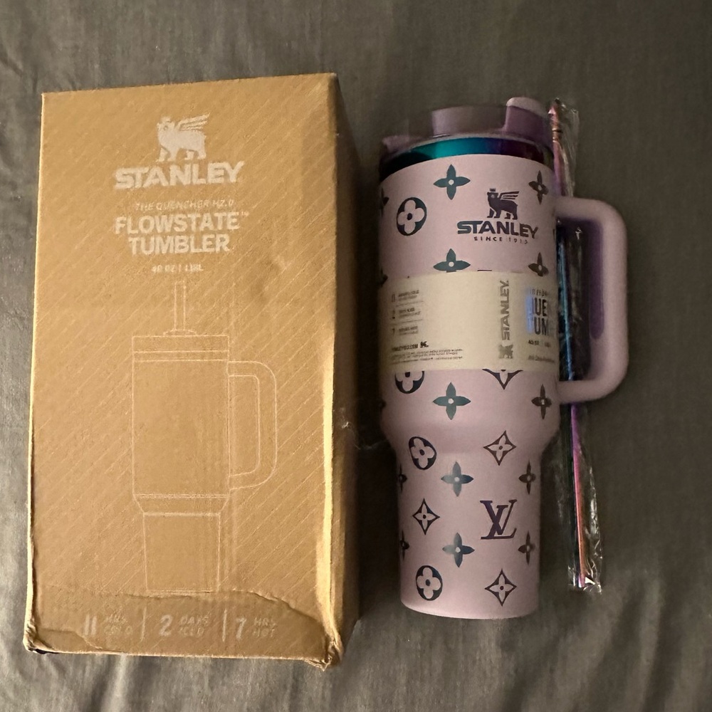 Designer 40oz Stanley NEW IN BOX - Picture 2 of 7